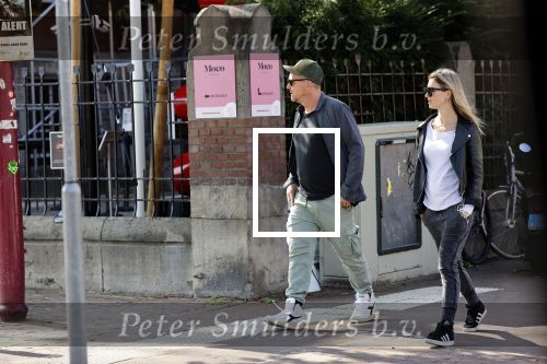 Amsterdam 19 september 2020
Johnny de Mol met zijn vrouw Anouk op het museumplein