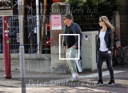Amsterdam 19 september 2020
Johnny de Mol met zijn vrouw Anouk op het museumplein