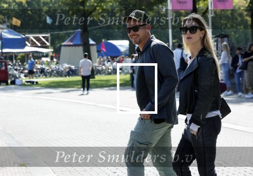 Amsterdam 19 september 2020
Johnny de Mol met zijn vrouw Anouk op het museumplein