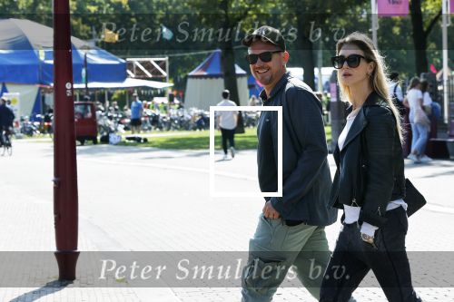 Amsterdam 19 september 2020
Johnny de Mol met zijn vrouw Anouk op het museumplein