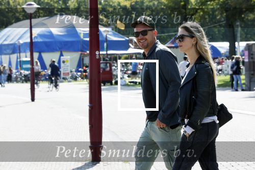 Amsterdam 19 september 2020
Johnny de Mol met zijn vrouw Anouk op het museumplein