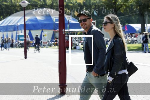 Amsterdam 19 september 2020
Johnny de Mol met zijn vrouw Anouk op het museumplein