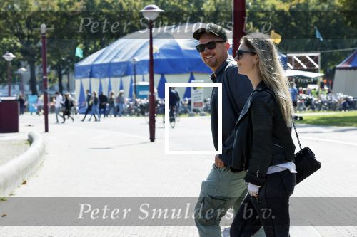 Amsterdam 19 september 2020
Johnny de Mol met zijn vrouw Anouk op het museumplein