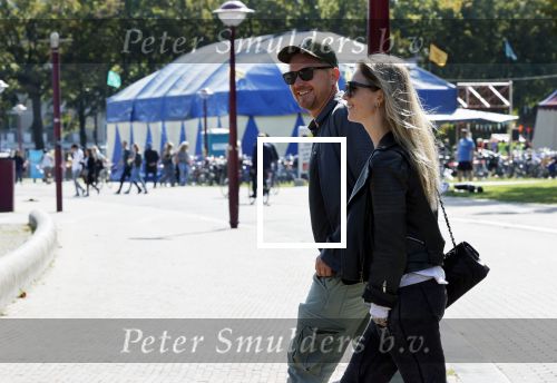 Amsterdam 19 september 2020
Johnny de Mol met zijn vrouw Anouk op het museumplein
