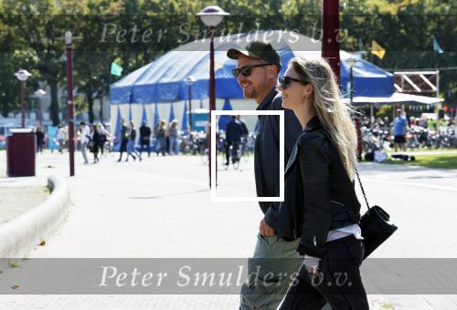 Amsterdam 19 september 2020
Johnny de Mol met zijn vrouw Anouk op het museumplein