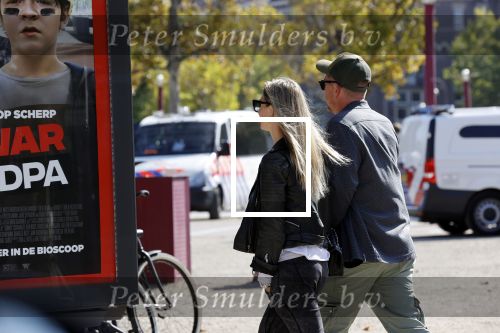 Amsterdam 19 september 2020
Johnny de Mol met zijn vrouw Anouk op het museumplein