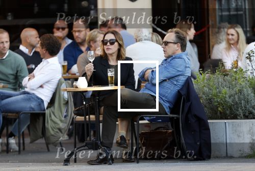 Amsterdam 19 september 2020
Joost Nijsen en Maaike Pereboom in Amsterdam zuid op terras