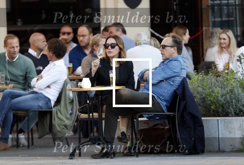 Amsterdam 19 september 2020
Joost Nijsen en Maaike Pereboom in Amsterdam zuid op terras