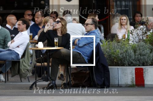 Amsterdam 19 september 2020
Joost Nijsen en Maaike Pereboom in Amsterdam zuid op terras