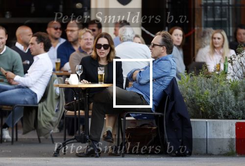 Amsterdam 19 september 2020
Joost Nijsen en Maaike Pereboom in Amsterdam zuid op terras
