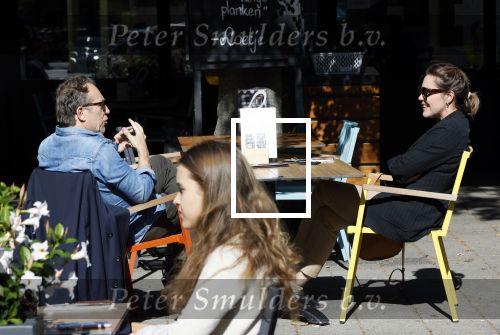 Amsterdam 19 september 2020
Joost Nijsen en Maaike Pereboom in Amsterdam zuid op terras