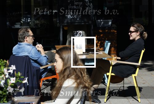 Amsterdam 19 september 2020
Joost Nijsen en Maaike Pereboom in Amsterdam zuid op terras