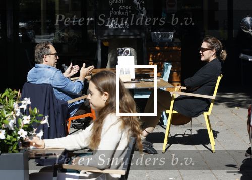 Amsterdam 19 september 2020
Joost Nijsen en Maaike Pereboom in Amsterdam zuid op terras