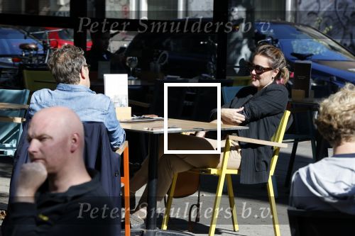 Amsterdam 19 september 2020
Joost Nijsen en Maaike Pereboom in Amsterdam zuid op terras