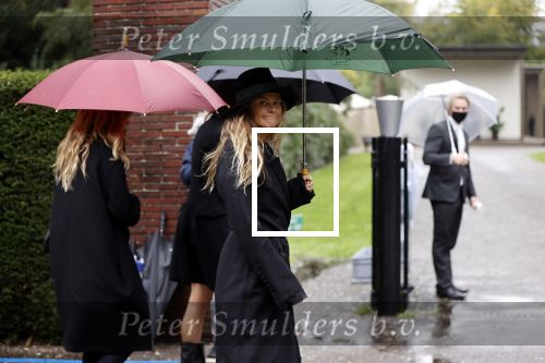Naarden 8 oktober 2020
Begrafenis Jan des Bouvrie  op algemene begraafplaats Nieuw Valkeveen.
Judith Wiersema met dochters