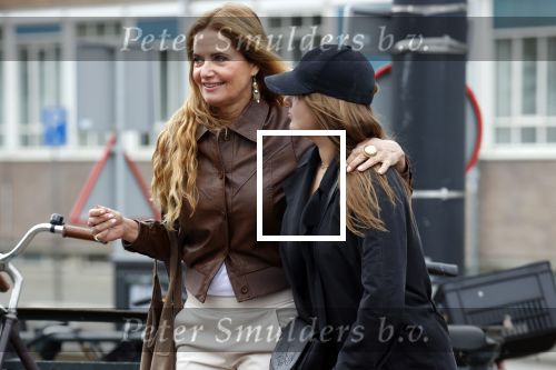 Amsterdam 27 september 2020
Mariska Hulscher met dochter in Amsterdam