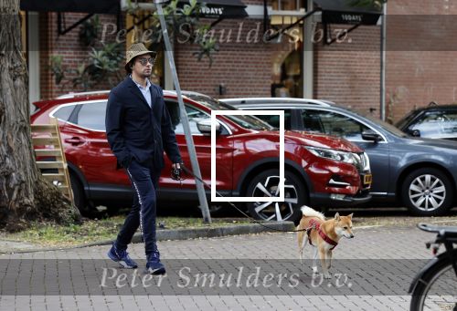 Amsterdam 7 oktober 2020
Mark Baanders met zijn hond in Amsterdam zuid. (Powned verslaggever)