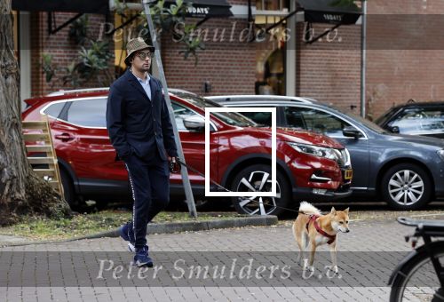Amsterdam 7 oktober 2020
Mark Baanders met zijn hond in Amsterdam zuid. (Powned verslaggever)
