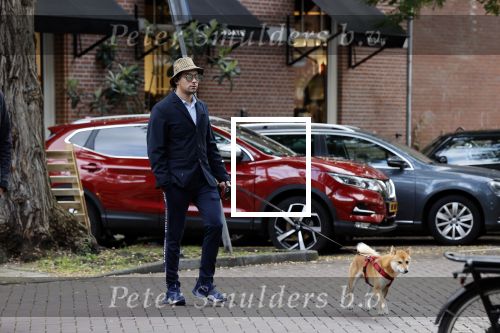 Amsterdam 7 oktober 2020
Mark Baanders met zijn hond in Amsterdam zuid. (Powned verslaggever)
