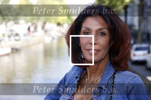 Amsterdam 18 september 2020
Rachel Hazes laat een tatoo zetten bij Hankypanky tatooshop op de wallen. Het woord mama wordt getatoeerd met daarin as van haar moeder.