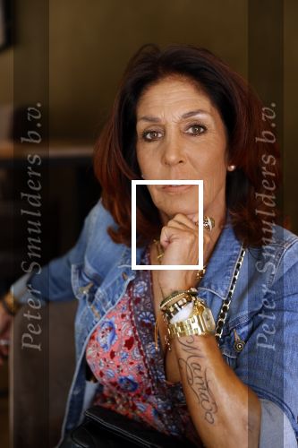 Amsterdam 18 september 2020
Rachel Hazes laat een tatoo zetten bij Hankypanky tatooshop op de wallen. Het woord mama wordt getatoeerd met daarin as van haar moeder.