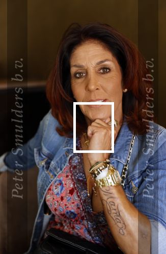 Amsterdam 18 september 2020
Rachel Hazes laat een tatoo zetten bij Hankypanky tatooshop op de wallen. Het woord mama wordt getatoeerd met daarin as van haar moeder.