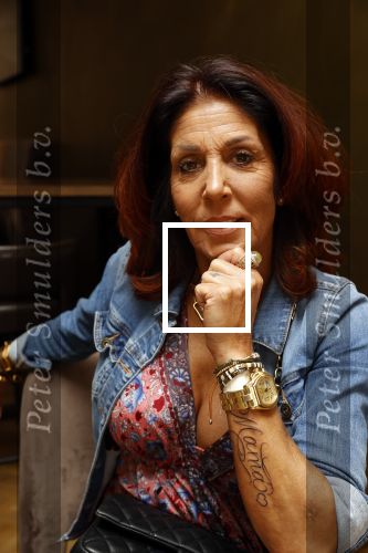 Amsterdam 18 september 2020
Rachel Hazes laat een tatoo zetten bij Hankypanky tatooshop op de wallen. Het woord mama wordt getatoeerd met daarin as van haar moeder.