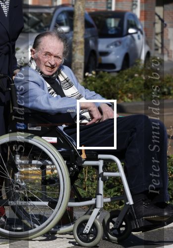 Amsterdam 19 september 2020
Remco Campert in een rolstoel/ Zijn vrouw loopt achter de rolstoel.