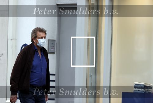 Amsterdam 30 september 2020
Robert ten Brink doet boodschappen met een mondkapje.