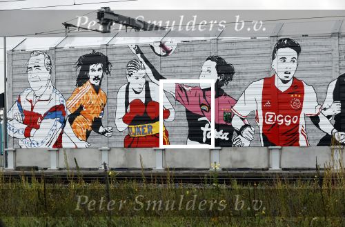Amsterdam 29 september 2020
Muurschilderingen met Bobby Haarms Ruud Gullit Nouri Stanley menzo Co Stompe Louis v gaal en Gerie Kneteman