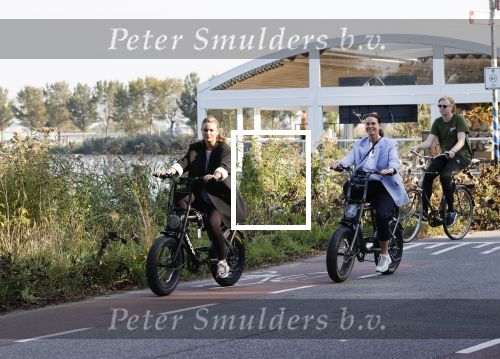 Amsterdam 22 september 2020
Skyler en Lia Witschge op hun electrische Knaap fietsen