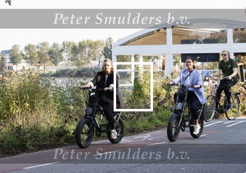 Amsterdam 22 september 2020
Skyler en Lia Witschge op hun electrische Knaap fietsen