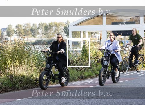 Amsterdam 22 september 2020
Skyler en Lia Witschge op hun electrische Knaap fietsen