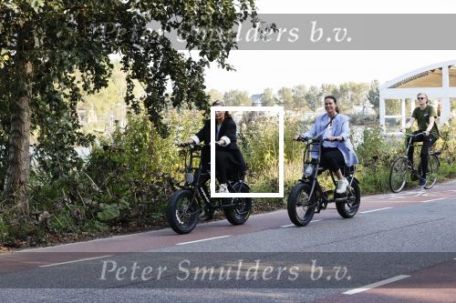 Amsterdam 22 september 2020
Skyler en Lia Witschge op hun electrische Knaap fietsen