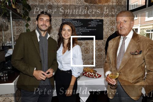 Amsterdam 27 september 2020
Expositie Davide Heijmans . De expositie heet 24/24 San remo en  hangt bij restaurant La Trattoria Di Donna Sofia in de Jordaan. Davide met partner Thierry Baudet