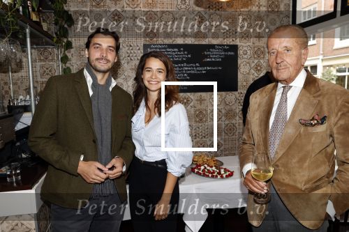 Amsterdam 27 september 2020
Expositie Davide Heijmans . De expositie heet 24/24 San remo en  hangt bij restaurant La Trattoria Di Donna Sofia in de Jordaan. Davide met partner Thierry Baudet