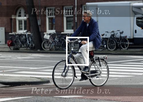 Amsterdam 29 september 2020
Ursul de Geer fietsend in Amsterdam zuid