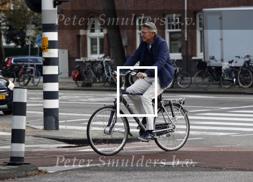 Amsterdam 29 september 2020
Ursul de Geer fietsend in Amsterdam zuid