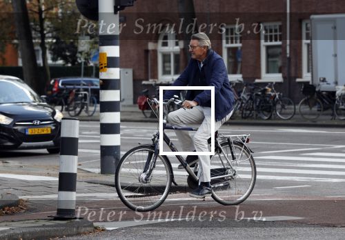 Amsterdam 29 september 2020
Ursul de Geer fietsend in Amsterdam zuid
