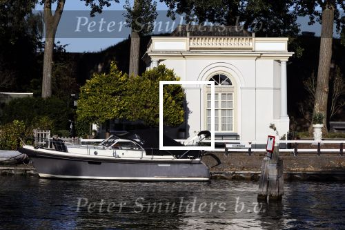 Weesp 21 september 2020
Mooi huis in centrum Weesp aan de Vecht met een mooie interboat voor de deur.