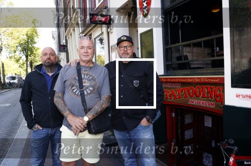 Amsterdam 18 september 2020
Rachel Hazes laat een tatoo zetten bij Hankypanky tatooshop op de wallen. Het woord mama wordt getatoeerd met daarin as van haar moeder. familie Willem v Boxtel.