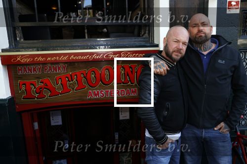 Amsterdam 18 september 2020
Rachel Hazes laat een tatoo zetten bij Hankypanky tatooshop op de wallen. Het woord mama wordt getatoeerd met daarin as van haar moeder. familie Willem v Boxtel.