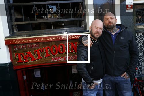 Amsterdam 18 september 2020
Rachel Hazes laat een tatoo zetten bij Hankypanky tatooshop op de wallen. Het woord mama wordt getatoeerd met daarin as van haar moeder. familie Willem v Boxtel.