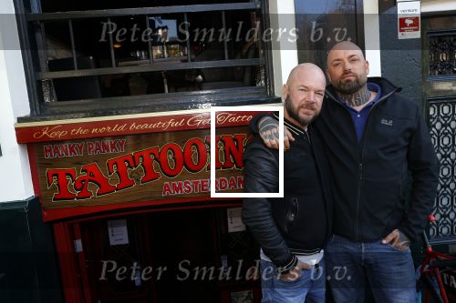 Amsterdam 18 september 2020
Rachel Hazes laat een tatoo zetten bij Hankypanky tatooshop op de wallen. Het woord mama wordt getatoeerd met daarin as van haar moeder. familie Willem v Boxtel.