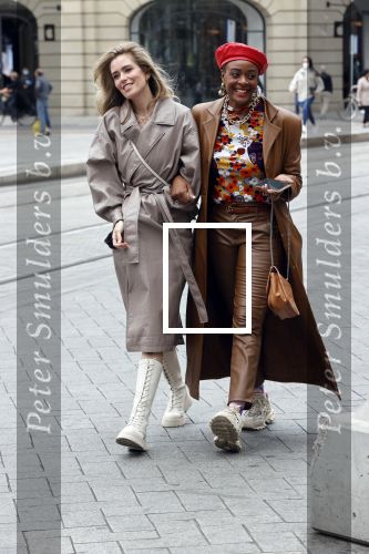 Amsterdam 23 september 2021
Rose Bertram onthult de cover van Fabulous Mama met zichzelf op de cover bij Cafe de Waard