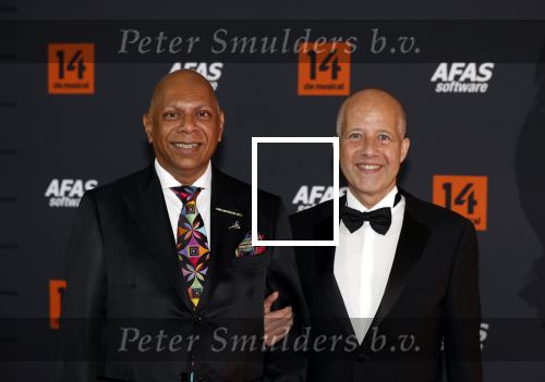 Leusden 25 september 2021
Premiere Nummer 14 ( Johan Cruijff ) in het AFAS Theater. Adjiedj Bakas met zijn partner