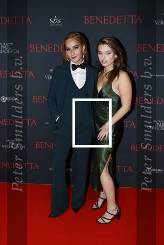 Amsterdam 12 oktober 2021
Premiere Benedetta  in Tuschinski. paul Verhoeven is de regisseur. Aiko Beemsterboer kwam met een kennis
