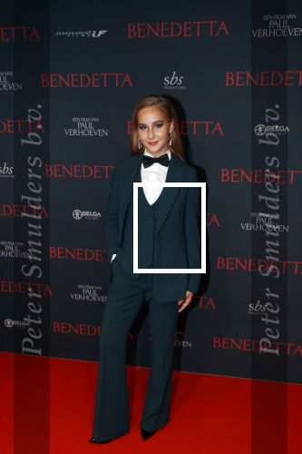 Amsterdam 12 oktober 2021
Premiere Benedetta  in Tuschinski. paul Verhoeven is de regisseur. Aiko Beemsterboer kwam met een kennis