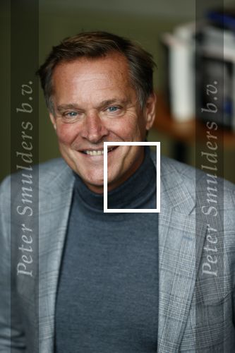 Amsterdam 30 september 2021
Boekpresentatie Jos Brink in Carre . Frank Sanders ontvangt het eerste boek uit handen van de schrijver Tom v d Oetelaar. Albert Verlinde