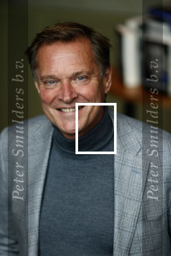 Amsterdam 30 september 2021
Boekpresentatie Jos Brink in Carre . Frank Sanders ontvangt het eerste boek uit handen van de schrijver Tom v d Oetelaar. Albert Verlinde